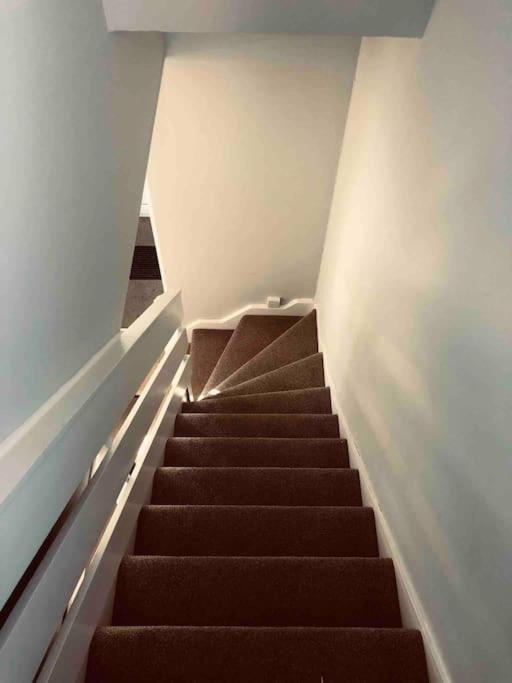 Cosy Home With Free Parking Near Edinburgh St Andrews M90 & Amazon Holiday home Dunfermline