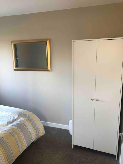 Holiday home Cosy Home With Free Parking Near Edinburgh St Andrews M90 & Amazon Dunfermline
