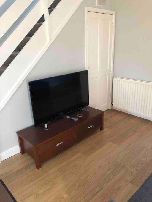 Cosy Home With Free Parking Near Edinburgh St Andrews M90 & Amazon