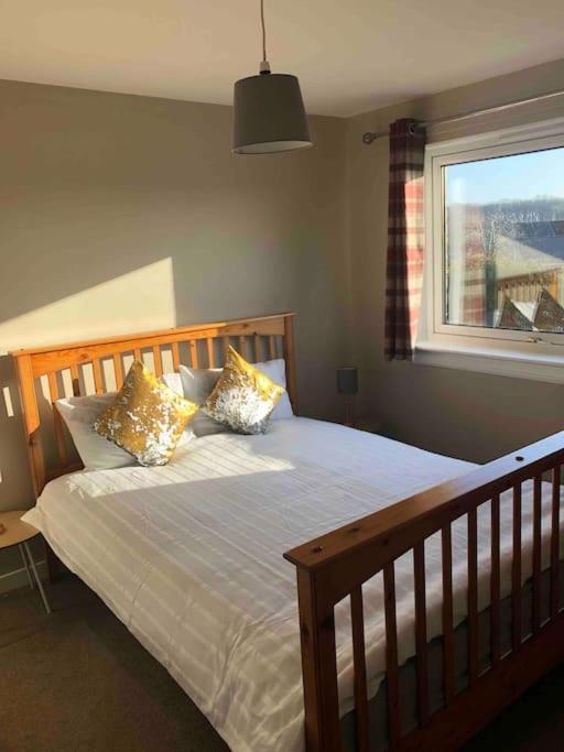 Cosy Home With Free Parking Near Edinburgh St Andrews M90 & Amazon Holiday home