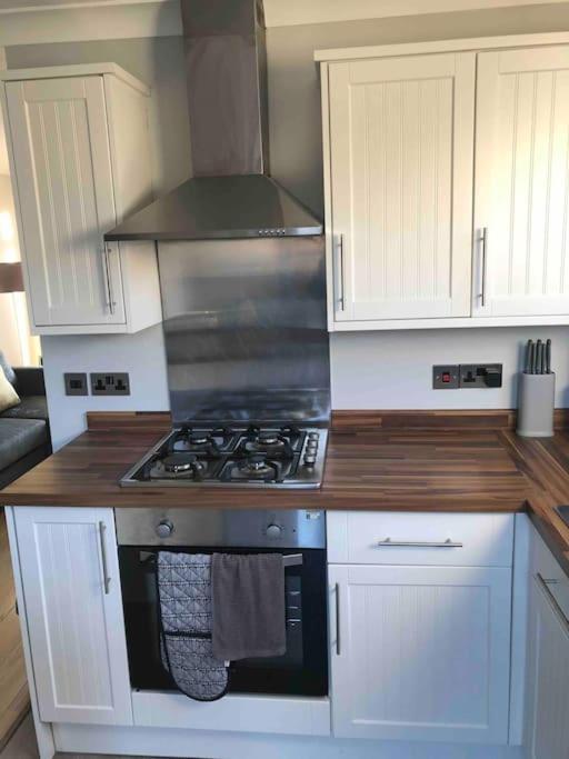 Holiday home Cosy Home With Free Parking Near Edinburgh St Andrews M90 & Amazon