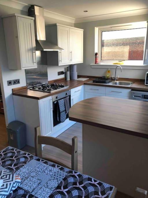Holiday home Cosy Home With Free Parking Near Edinburgh St Andrews M90 & Amazon