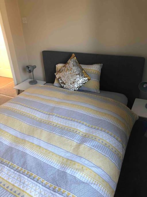 Holiday home Cosy Home With Free Parking Near Edinburgh St Andrews M90 & Amazon