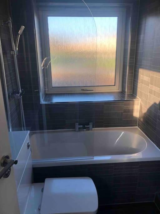 Cosy Home With Free Parking Near Edinburgh St Andrews M90 & Amazon